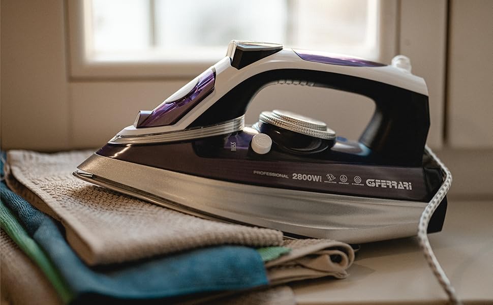 Праска з парою G3 Ferrari G40018: 2500 Вт, 300 мл, самоочищення, функція розпилення, нержавіюча підошва, 140 г/хв