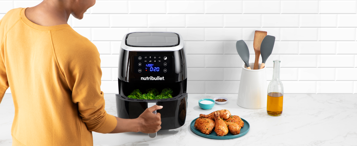 Аерофритюрниця nutribullet Crisplite NBA0611DG, 6л, 1700Вт, сенсорне керування, 8 попередніх налаштувань, без PFAS, матовий чорний