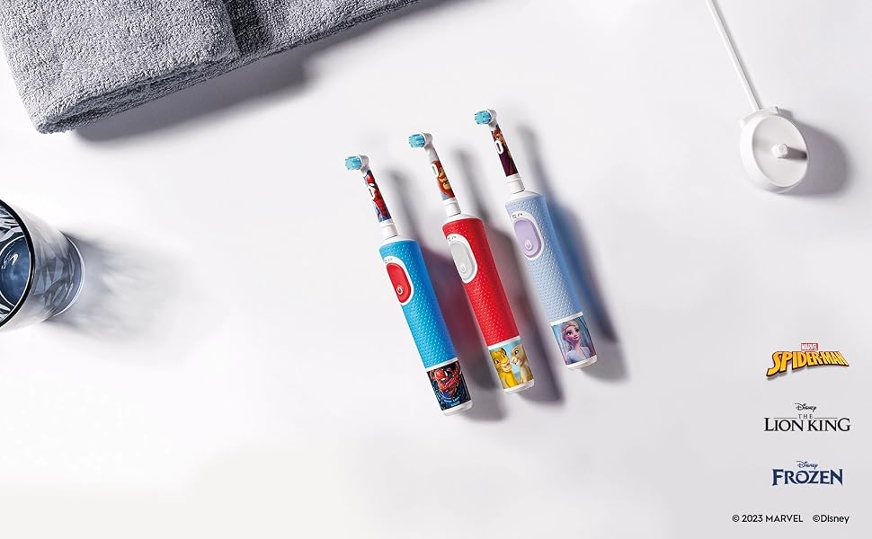 Дитяча електрична зубна щітка Oral-B Pro Kids 3+ Король Лев, біло-червона (набір 8 шт.)