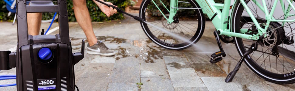 AR Blue Clean мийка високого тиску e-4 TWINFLOW D з Dualtech System та Power Brush (2500 Вт, 810 л/год) (125 бар - 420 л/год) з насадкою для миття поверхонь та щіткою