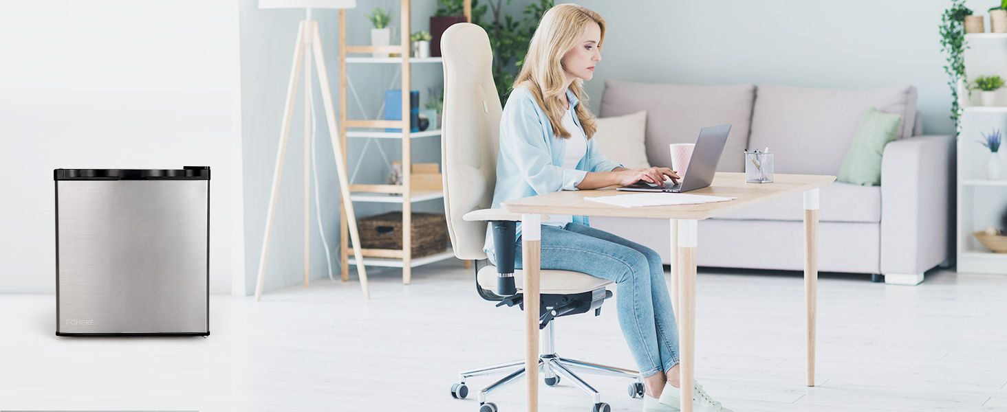 Міні-холодильник E 46L з морозильною камерою, низький рівень шуму 42 дБ, регулювання температури, колір нержавіюча сталь — для офісу, кухні та спальні