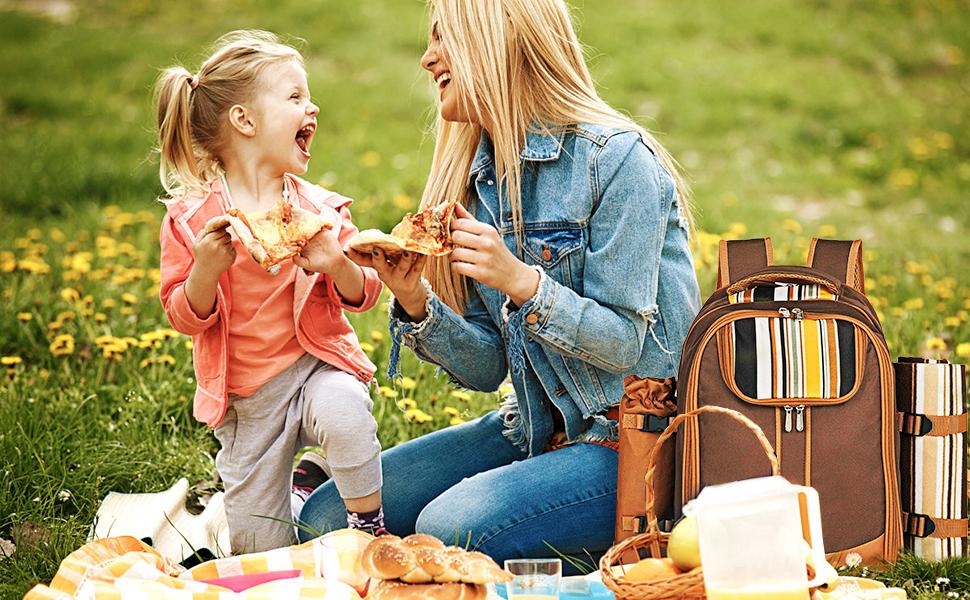 Рюкзак для пікніка Hap Tim на 4 особи з термосумкою, віднімним утримувачем для пляшок/вина, флісовою ковдрою, тарілками та набором столових приборів. Ідеально для відпочинку на природі, спорту, піших прогулянок, кемпінгу та барбекю. Brown (EU-3065)