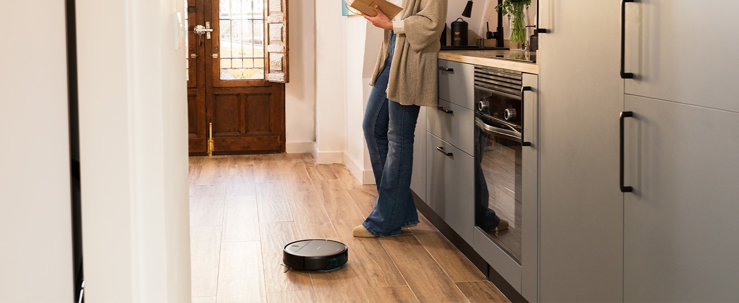 Робот-пилосос Cecotec Conga M10 X-Treme з гіроскопічною навігацією та керуванням через додаток. Потужність 2000Pa, функція прибирання, пилососа та миття підлоги, час роботи до 120 хвилин, датчики перешкод та 2 бічні щітки.