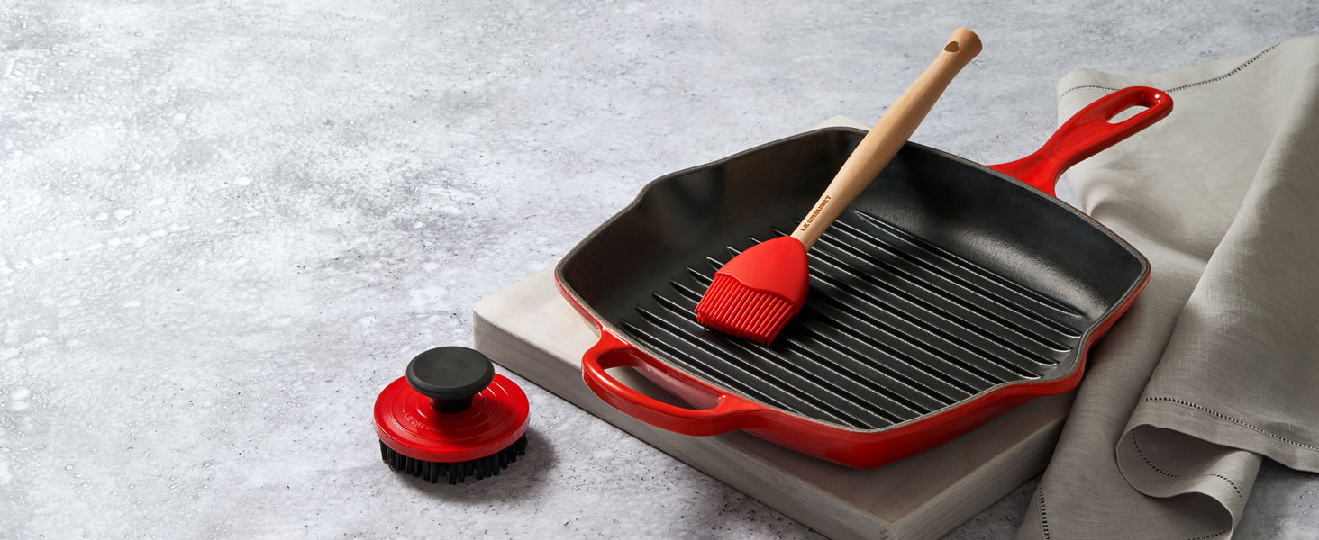 Сковорода-гриль LE CREUSET Signature з чавуну, квадратна, 26 см, для всіх типів плит (включно з індукційними), 2,86 кг, колір: рудо-червоний (Flint)