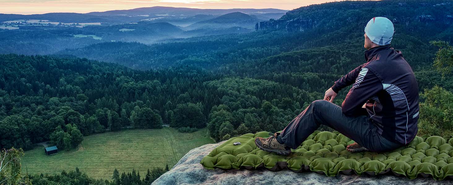 Самонадувний кемпінговий килимок AKSOUL Outdoor: ультралегкий термо-матрац для намету та трекінгу з подушкою, 10 см, армійний зелений