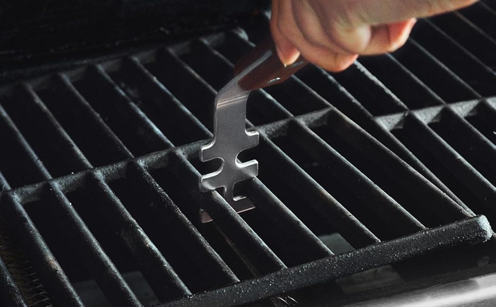 Набір гриль-посуду BURNHARD 5 предметів, 42 см, акацієве дерево, нержавіюча сталь. Комплектація: щипці, лопатка, виделка, щітка, підйомник для решітки.