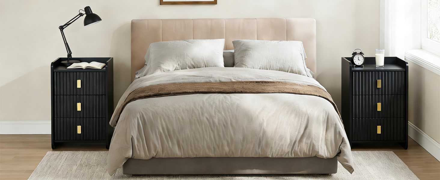 Нічний столик з 3 шухлядами, дерев'яний, з різьбленою передньою частиною, чорний. Нічний столик для спальні, вітальні, легко збирається.