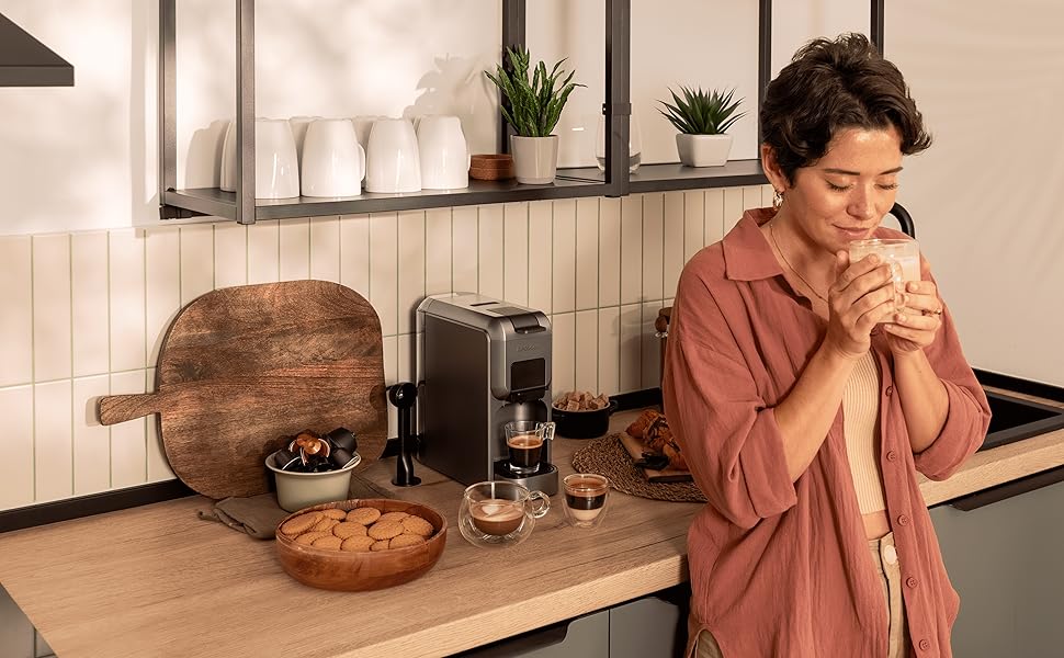 Кавомашина Cecotec Freestyle Compact Black: 1350W, Thermoblock, 20 Bar, 4-в-1 для еспресо, сумісна з Dolce Gusto, Nespresso, K-Fee, об'єм резервуару 800 мл