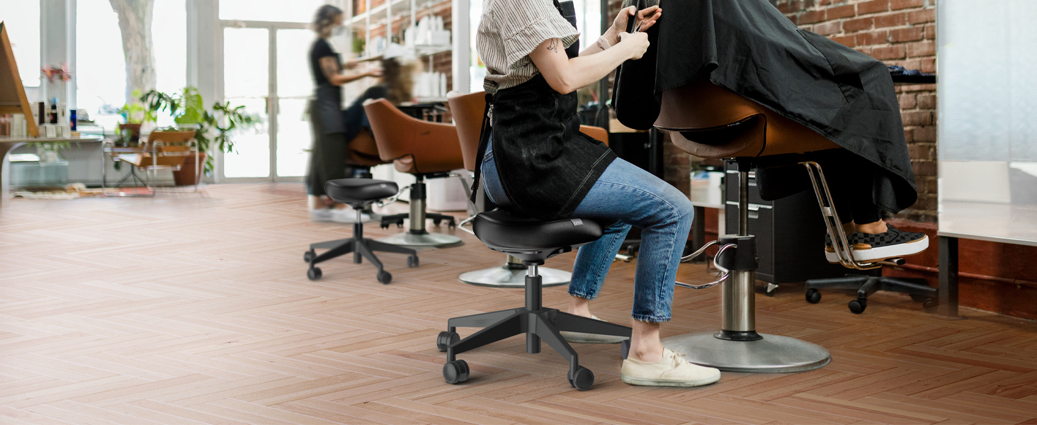 Офісний стілець Leitz Ergo Active з піною подвійної щільності, регульована висота 57-82 см, оббивка з переробленого матеріалу (110 кг), чорний, з колесами