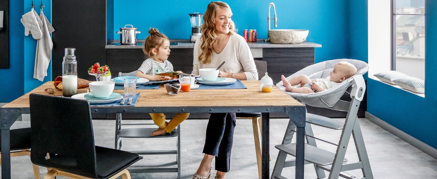 Високий стільчик для годування Hauck Alpha+ Newborn Set - з 2в1 гойдалкою. Дерев'яний стільчик для немовлят від народження, з м'якою подушкою та вкладишем для новонароджених (Classic, Чорний)