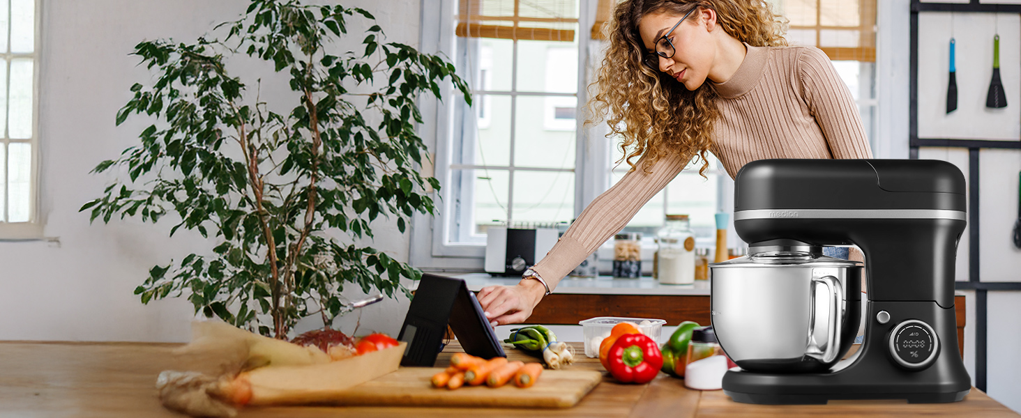 Кухонна машина MEDION MD18430: 3-в-1 (міксер, м'ясорубка, кухонний комбайн), 5 л чаша з нержавіючої сталі, 1200 Вт, подрібнювач, нарізувач, цифровий дисплей, чорний