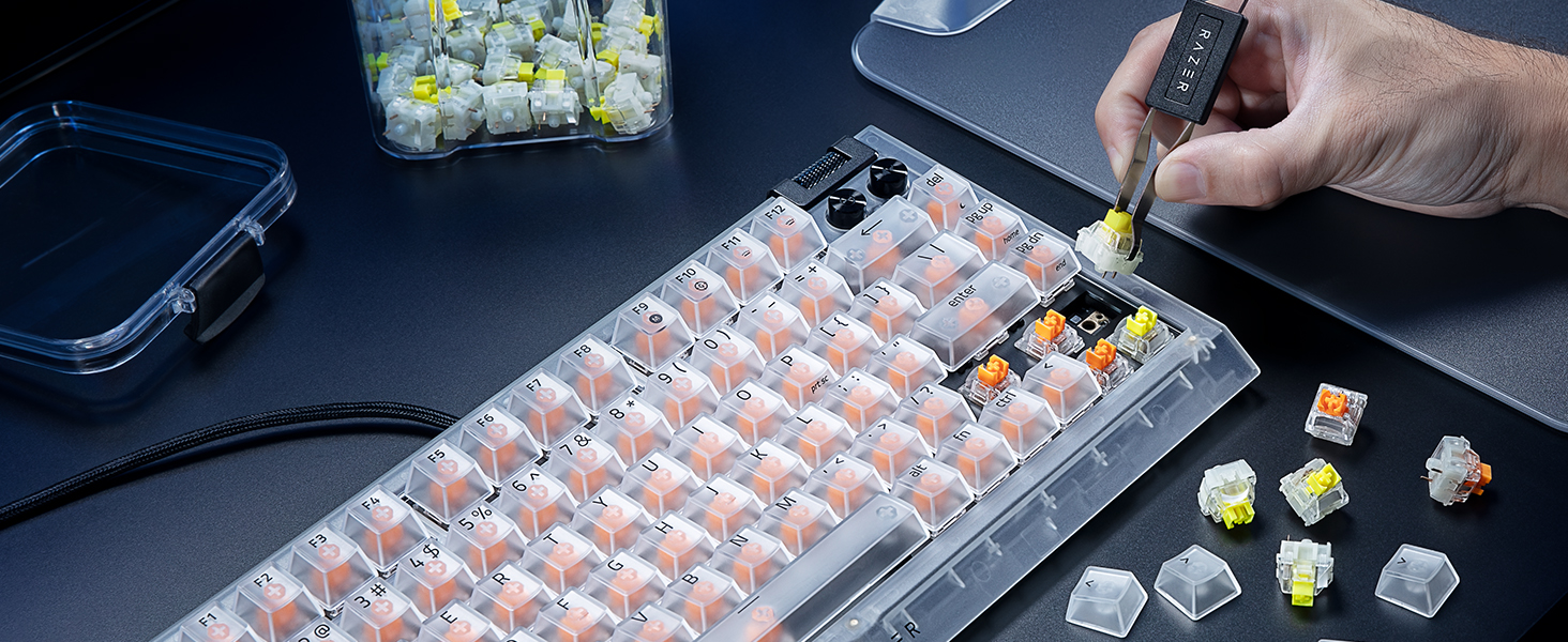 Razer BlackWidow V4 75% Phantom White: Механічна ігрова клавіатура з RGB підсвічуванням та Hot-swap