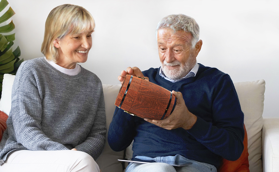 Пивний келих LIGHTEN LIFE 450 мл в дерев'яній подарунковій коробці, 1966 рік народження - ідеальний подарунок для чоловіка, тата, чоловіка на 60 років