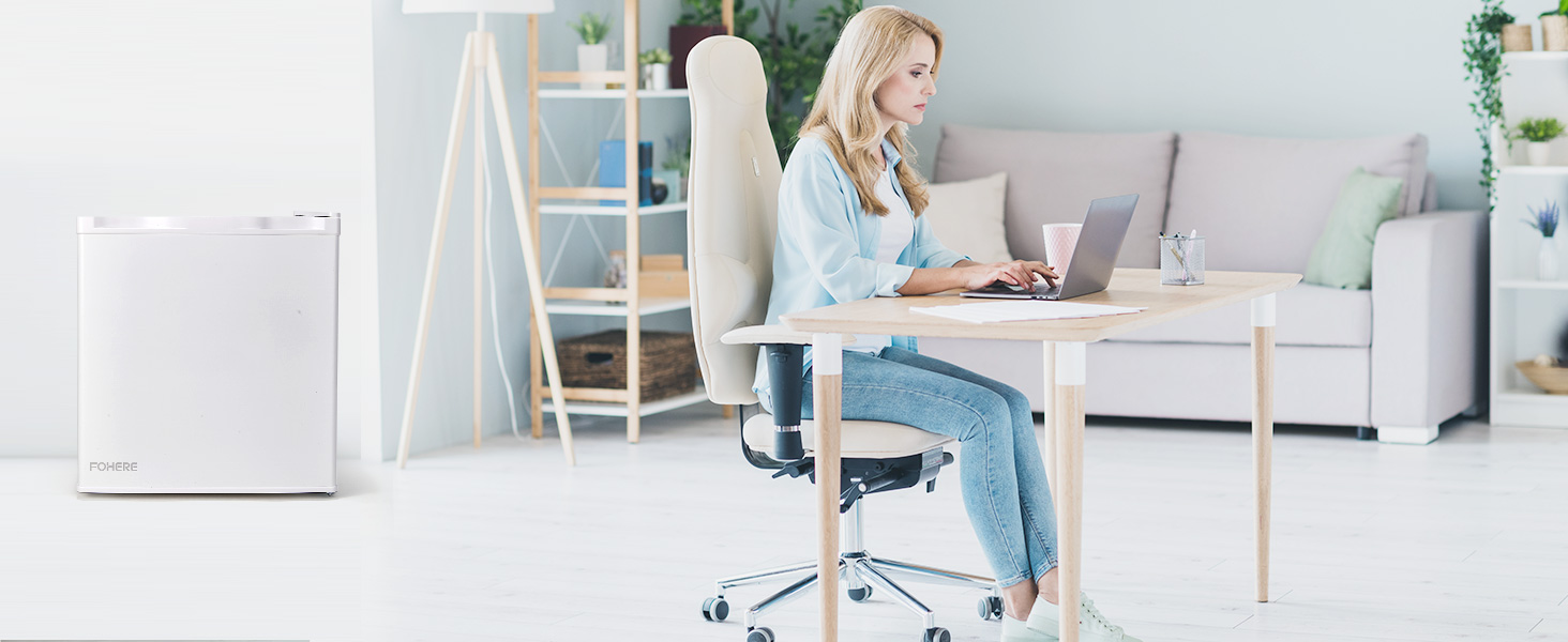 Міні-холодильник FOHERE 46L з відділенням для льоду | Компактний холодильник з регулюванням температури, енергозберігаючий, тихий | Ідеальний для офісу, кемпінгу та геймінгу | Змінний бік відкривання дверцят | Білий