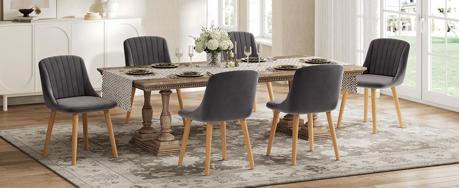 Набір з 4-х оббивних стільців для їдальні, кухні, офісу, вітальні. Колір бежевий, дерев'яні ніжки, матеріал - поліестер.