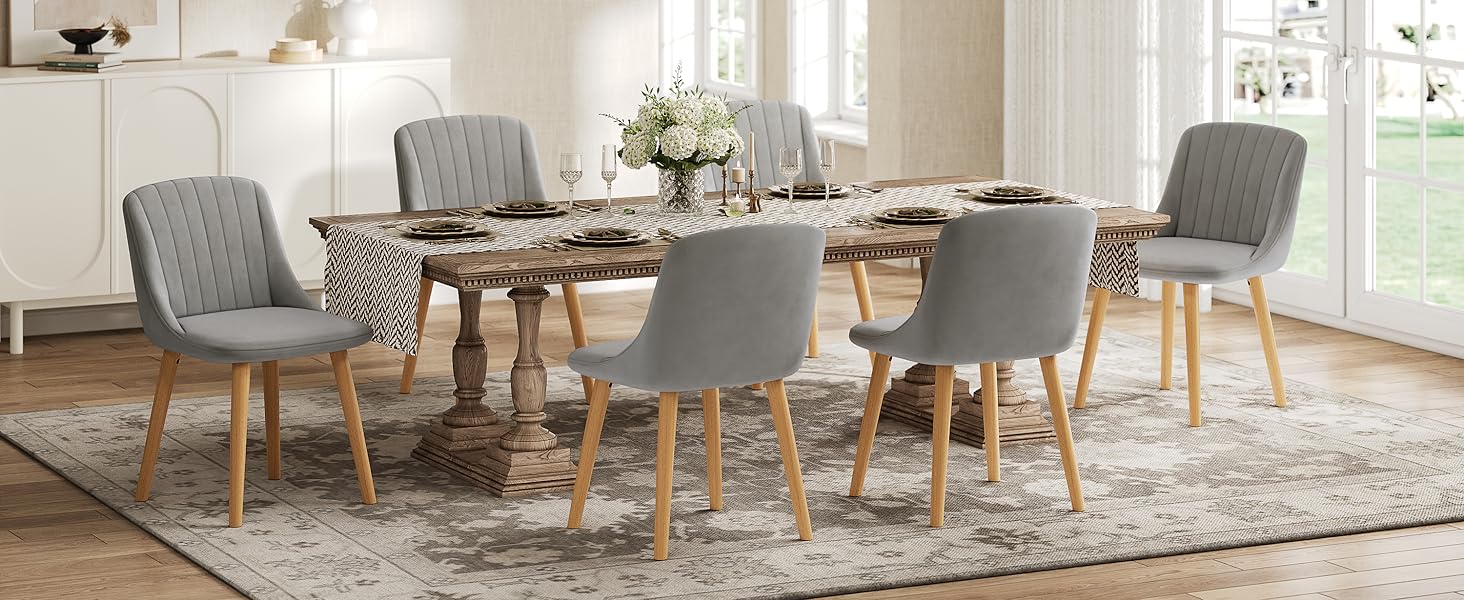 Набір з 4-х оббивних стільців для їдальні, кухні, офісу, вітальні. Колір бежевий, дерев'яні ніжки, матеріал - поліестер.