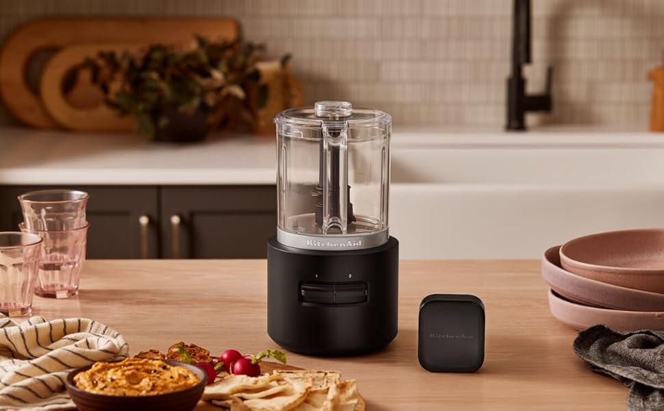 Блендер заглибний KitchenAid Go Cordless бездротовий, 1л, з чашею BPA-free, вінчиком та подрібнювачем, захист від подряпин, сталеві леза, чорний