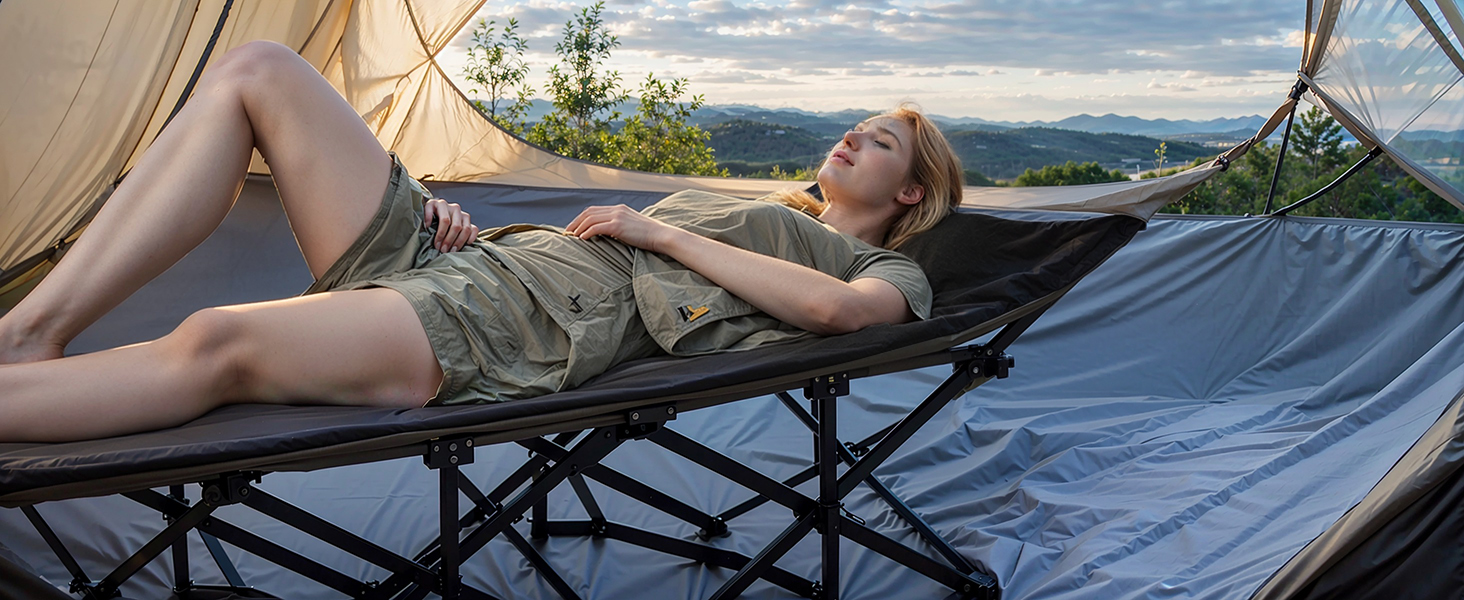 Розкладне кемпінгове ліжко OVERMONT з матрацом, 190x70x40 см, витримує до 250 кг, тканина Оксфорд, з кишенею та сумкою для перенесення, чорне