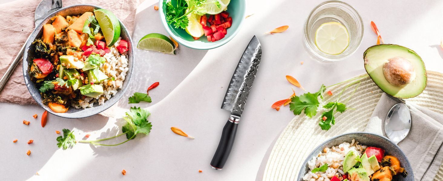 Японський ніж Santoku Wakoli EBO з дамаської сталі (серцевина VG10), 17,5 см - гострий ніж для кухні та приготування їжі, преміум-якість, з дерев'яною ручкою з дуба, у подарунковій коробці
