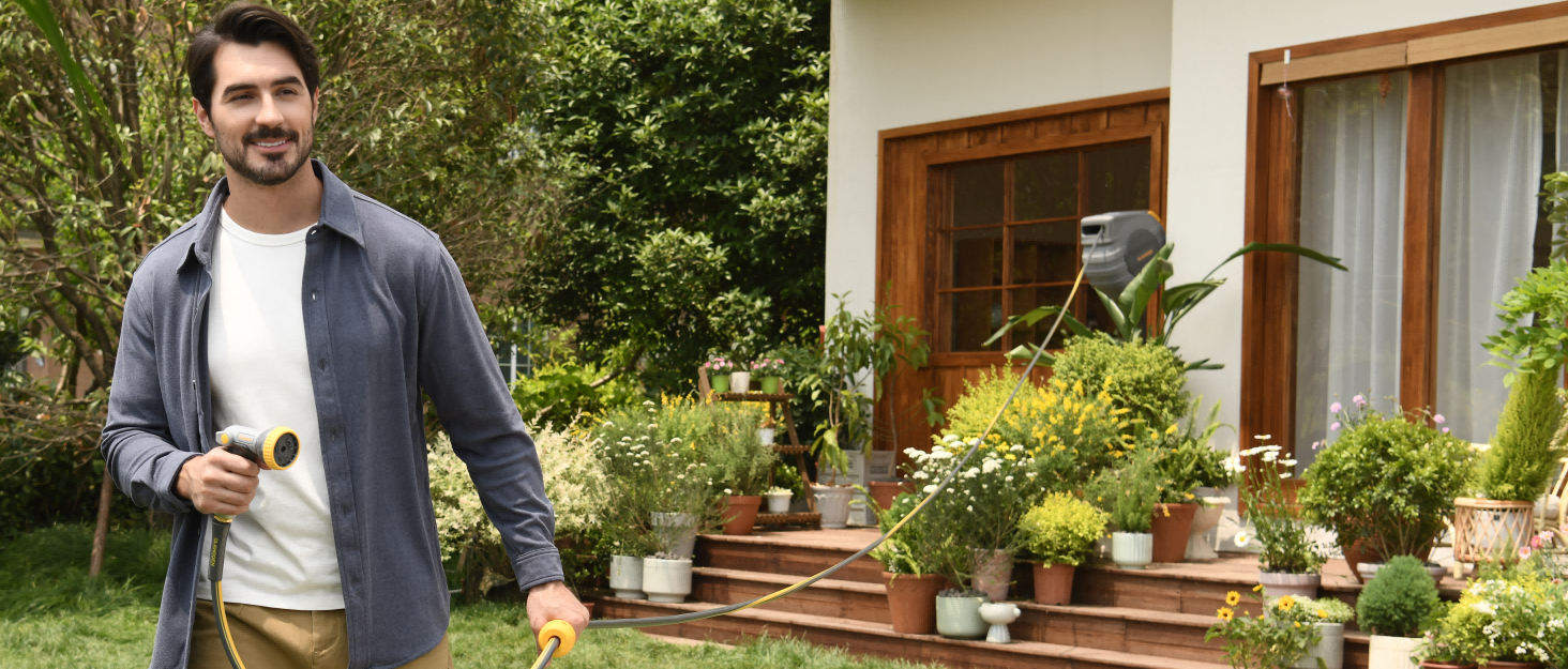 Шланговий барабан GLAHODEN з садовим шлангом 40 м + 2 м, стійкий до сонця та морозу, поворотний на 180°, настінна шланговий бокс з 9-функціональною розпилювальною насадкою