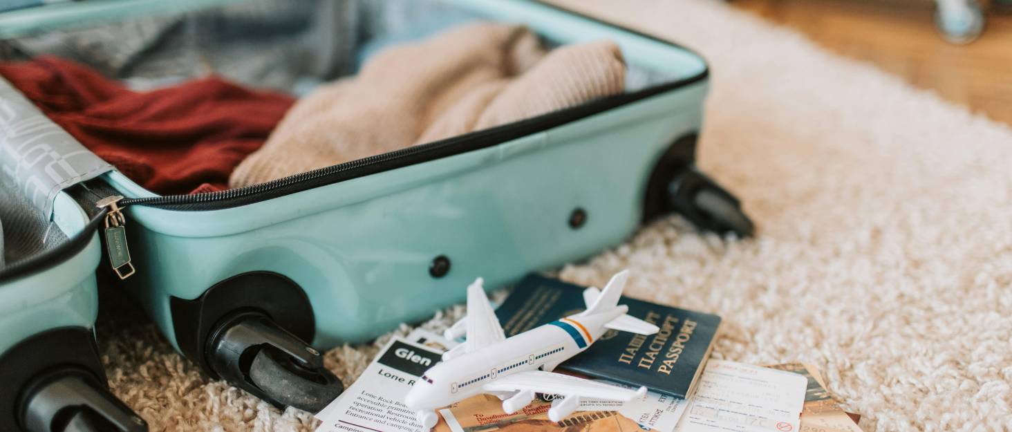 Набір валіз LALAHO 4 шт. з косметичками, з ABS пластику, золотий колір, для подорожей, ручна поклажа