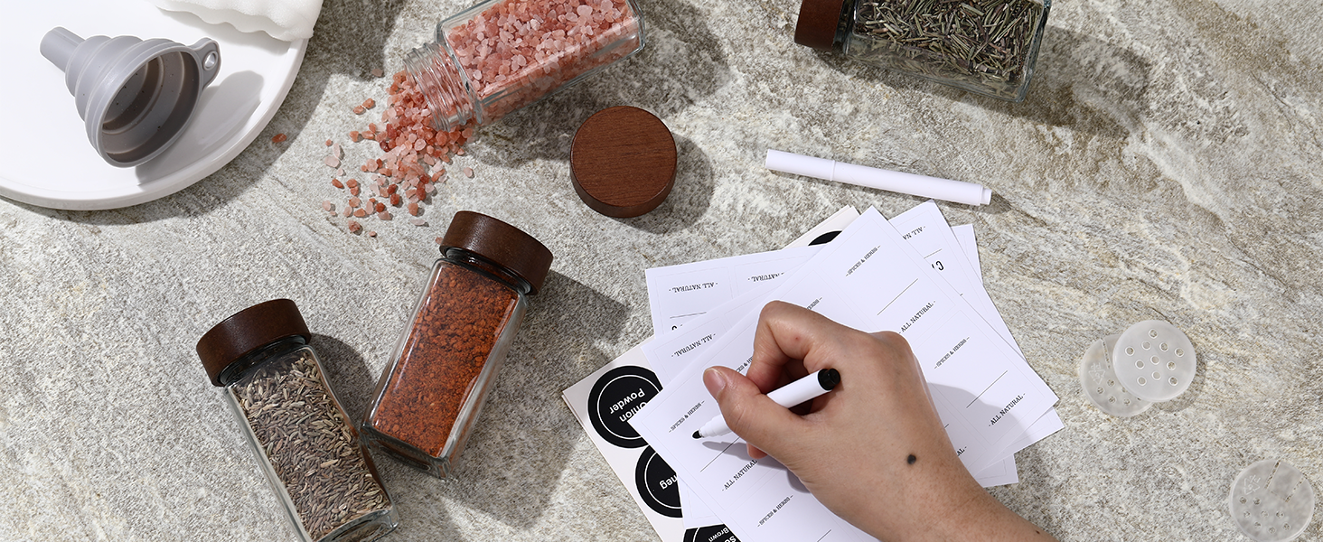 Набір скляних банок для спецій з дерев'яними кришками з акації, 24 шт по 120 мл