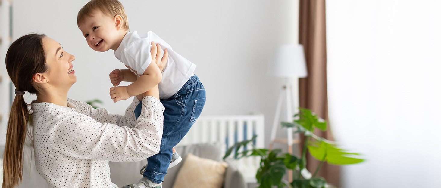 Дитяча валіза для іграшок ZONEKIZ з кришкою та безпечним шарніром, 60x37x39 см, зелена