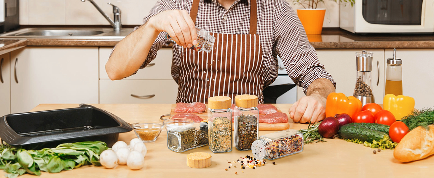 Набір скляних банок для спецій з дерев'яними кришками з акації, 24 шт по 120 мл