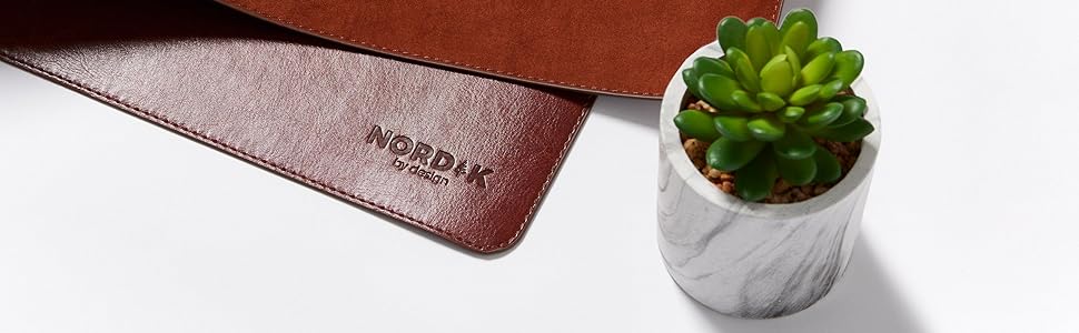 Шкіряний килимок для столу Nordik (Sattelbraun), великий органайзер для кабелів та преміум підкладка під мишу з екошкіри та фетру, 89,9 x 43,2 см, колір коньячний