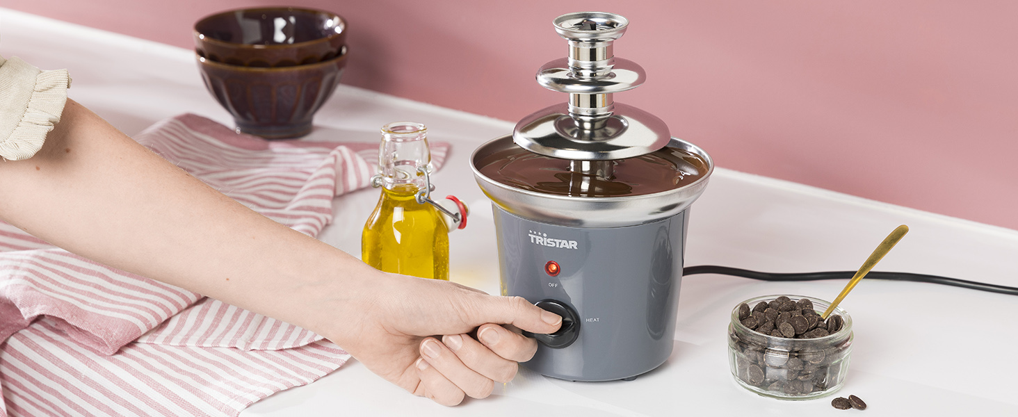 Шоколадний фонтан Tristar CF-1603 з нержавіючої сталі, 3 рівня, 0,4 л, функція підігріву, 32 Вт