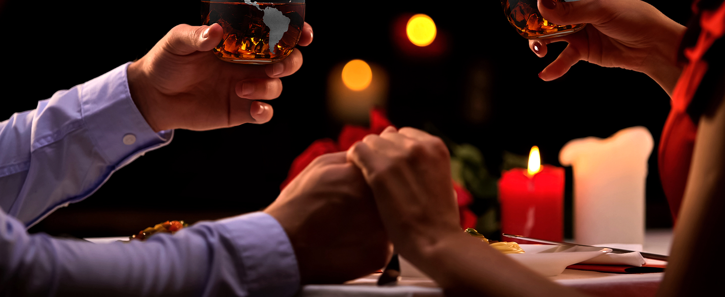 Набір для віскі Globus: декантир, 4 склянки, дерев'яний підставка, карта світу. Ідеальний подарунок для чоловіків та жінок. Підходить для віскі, джину, рому, скотчу, лікеру, бурбону, горілки.