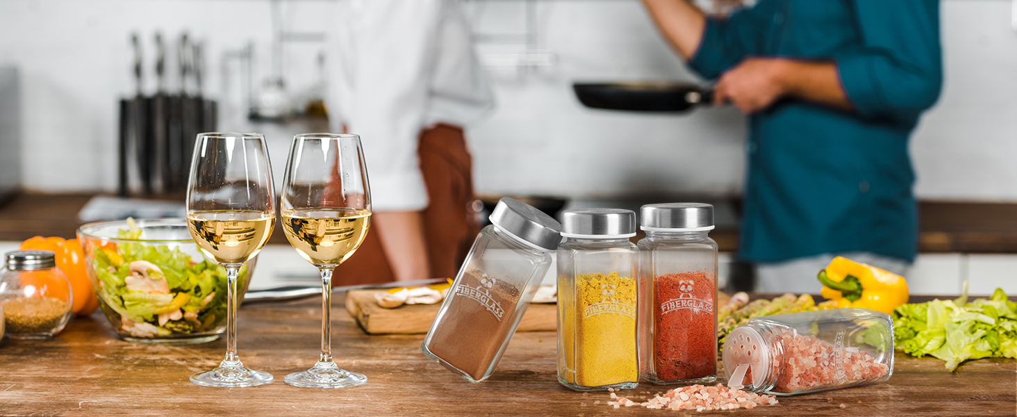 Набір скляних банок для спецій з дерев'яними кришками з акації, 24 шт по 120 мл (кутові)