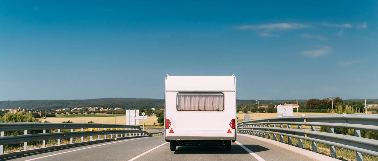 Автомобільний інвертор живлення CARRYBATT 3000 Вт перетворювач напруги -12 В 230 В чиста синусоїда з 2 розетками ЄС і портом USB пульт дистанційного керування кабель акумулятора та інструкція, для автомобілів, караванів, човнів і кемпінгу (ЖК-дисплей 2000W24V)