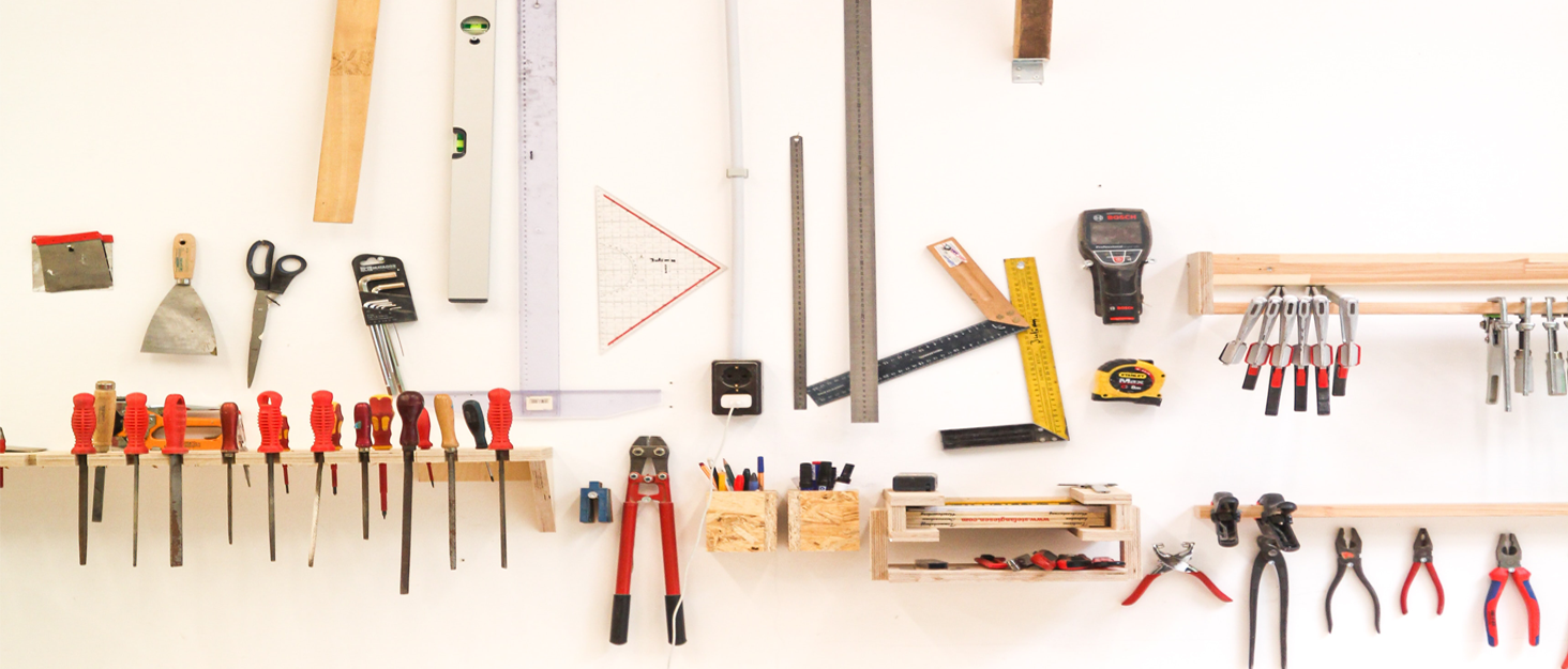 Підставка для телевізора COSTWAY, регульована по висоті, для телевізорів 21-47 дюймів (Plasma/LCD/LED), до 35 кг, чорна