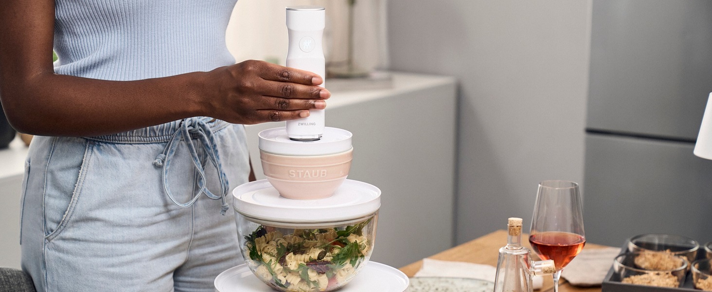 Набір ZWILLING Fresh & Save: контейнери для зберігання продуктів з вакуумним насосом (9 шт.) з нержавіючої сталі, M-18 см, L-24 см