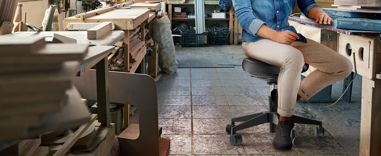 Офісний стілець Leitz Ergo Active з піною подвійної щільності, регульована висота 57-82 см, оббивка з переробленого матеріалу (110 кг), чорний, з колесами