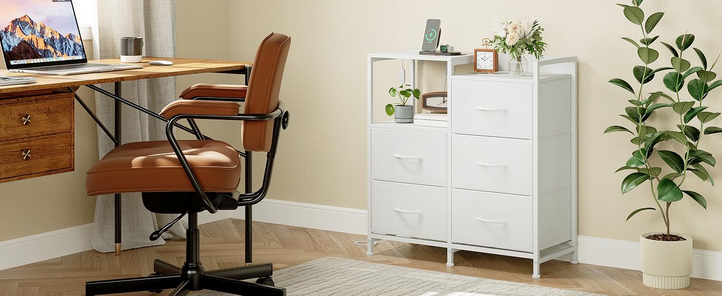 Комод з ящиками для спальні, вітальні, коридору Somdot з LED-підсвіткою та розетками (2 AC, 1 USB, 1 Type-C), 5 тканинних ящиків, білий, 29T x 66,5B x 70,5H см, штучна шкіра