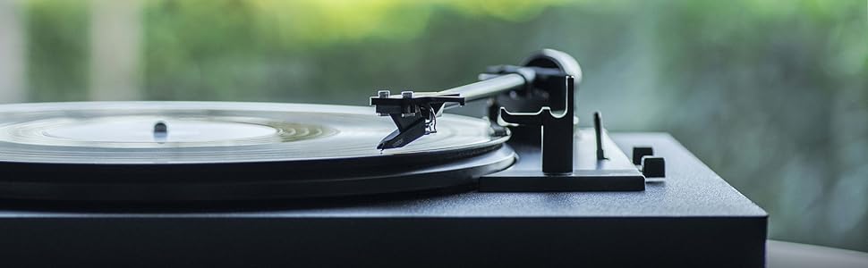 Проигравач вінілу Pro-Ject Automat A1 з вбудованим фонокоректором, повністю автоматичний, перемикач швидкостей 33/45 об/хв, головка Ortofon OM10, чорний