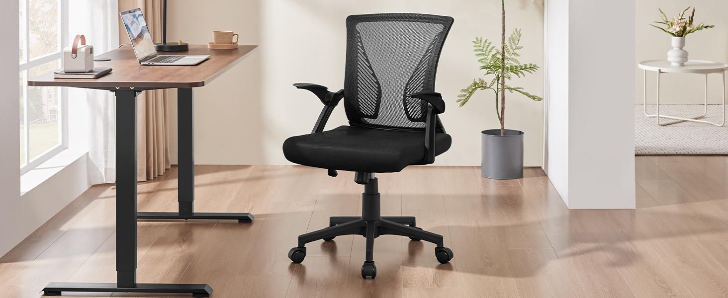 Офісний стілець Yaheetech ергономічний з сітчастою спинкою, регульований, з підлокітниками, для комп'ютера до 136 кг, чорний, з відкидними підлокітниками