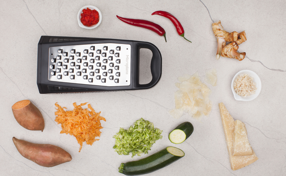 Терка Microplane для овочів та сиру з 5 різними поверхнями (дрібна, велика, дуже велика, двостороння) з нержавіючої сталі - Made in USA, чорний/нержавіюча сталь