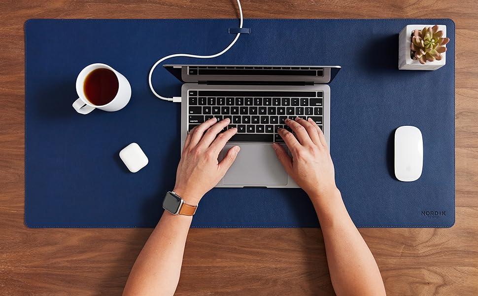 Килимок для столу Nordik з екошкіри та фетру, органайзер для кабелів (Midnight Blue, 89 x 43 см) — великий преміум килимок для миші та підкладка під письмо для домашнього офісу