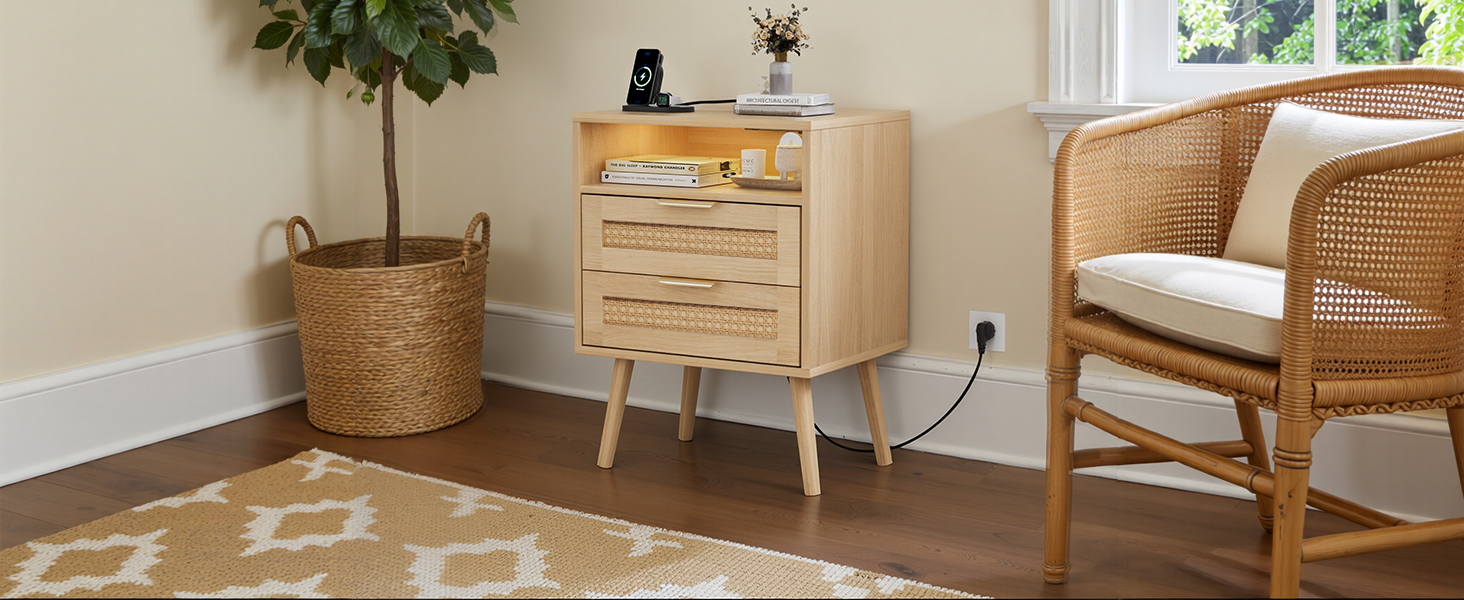 Набір з 2 приліжкових тумбочок з ротангу, LED-підсвічуванням, розетками, регульованим кольором, з відкритим простором та 2 висувними ящиками з ротангу, масивні дерев'яні ніжки, колір дерева (2 шт.)