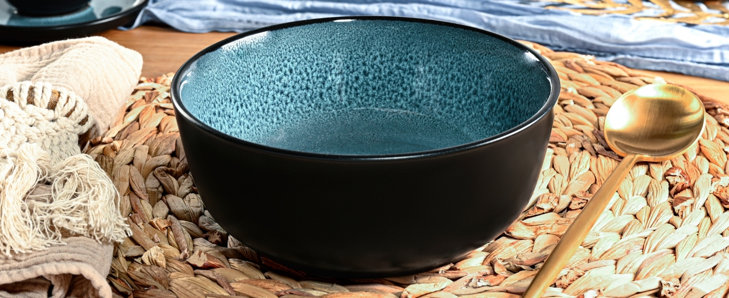 Набір посуду SÄNGER Vigo Kombiservice 30 тг. для 6 осіб: тарілки, чашки, паста, стелінг. Блакитний посуд з чорним обідком. Мікрохвильовка, посудомийна машина, стійкий до подряпин.