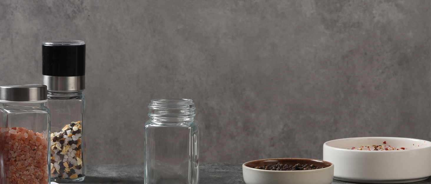 Набір скляних банок для спецій з дерев'яними кришками з акації, 24 шт по 120 мл